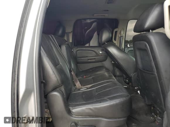 2011 Chevrolet Suburban LT с VIN 1GNSCJE02BR339623, выставлен на аукционе Copart как лот 59632745 с пробегом 220 125 миль миль и Списание • Salvage title. История ставок и продаж доступна на DreamBid. Изображение 11.