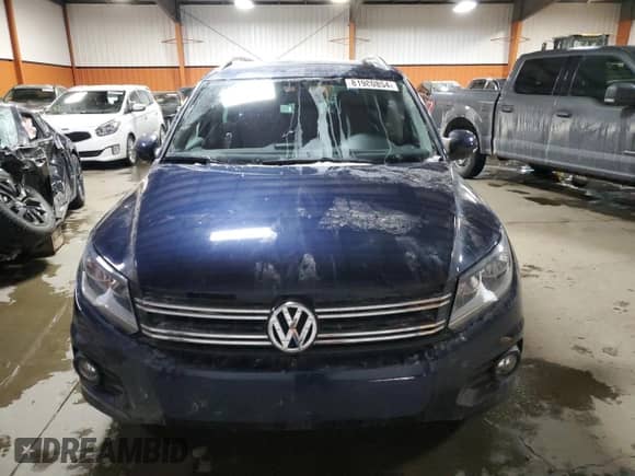 2017 Volkswagen Tiguan с VIN WVGMV7AX8HK001772, выставлен на аукционе Copart как лот 81980854 с пробегом 55 286 миль миль и Списание • Salvage title. История ставок и продаж доступна на DreamBid. Изображение 5.