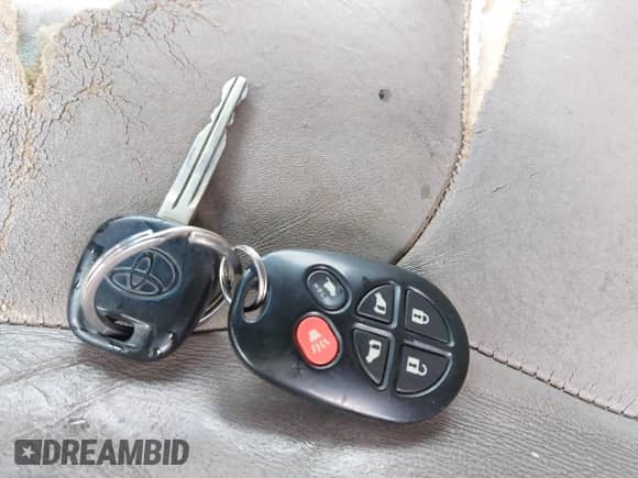 2005 Toyota Sienna XLE z VIN 5TDBA22C65S041181, wystawiony jako IAAI lot #42928380 z przebiegiem 268 568 mil mil oraz . Historia ofert i sprzedaży dostępna na DreamBid. Obrazek 11.