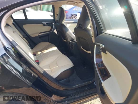 2012 Volvo S60 T5 с VIN YV1622FS6C2126357, выставлен на аукционе IAAI как лот 42411014 с пробегом 118 559 миль миль и . История ставок и продаж доступна на DreamBid. Изображение 8.