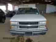 1995 Chevrolet Tahoe z VIN 3GNEK18K0SG115392, wystawiony jako Copart lot #48941775 z przebiegiem 156 068 mil mil oraz Szkoda całkowita • Salvage title. Historia ofert i sprzedaży dostępna na DreamBid. Obrazek 5.
