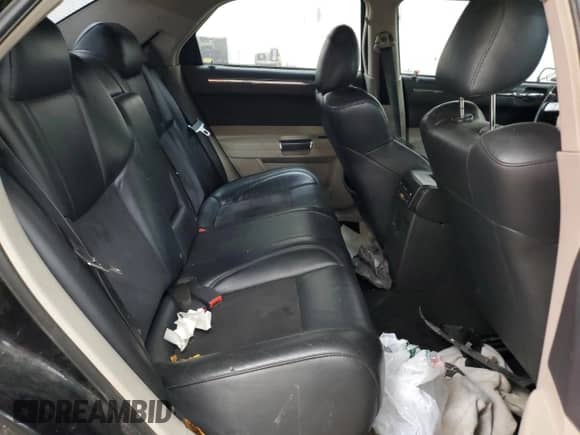 2006 Chrysler 300 C SRT-8 z VIN 2C3LA73W86H340377, wystawiony jako Copart lot #68520435 z przebiegiem 97 573 mil mil oraz Szkoda całkowita • Salvage title. Historia ofert i sprzedaży dostępna na DreamBid. Obrazek 10.