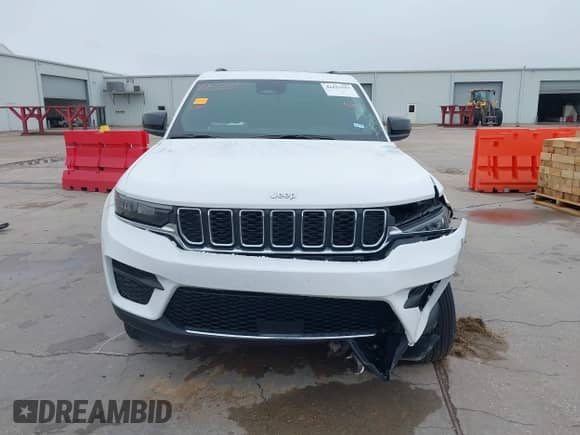 2025 Jeep Grand Cherokee Altitude with VIN 1C4RJGAG1SC284247, listed as a IAAI auction lot 42153557 with 4,539 mi miles and . Bid and sale history available at DreamBid. Image 13.