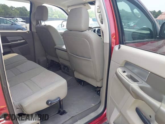 2007 Dodge 1500 SLT z VIN 3D7KR19D87G825922, wystawiony jako IAAI lot #42389240 z przebiegiem 203 026 mil mil oraz . Historia ofert i sprzedaży dostępna na DreamBid. Obrazek 8.