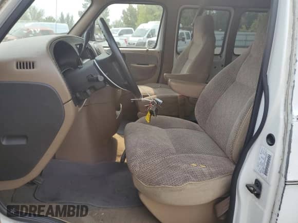 2000 Dodge Passenger with VIN 2B5WB35Z7YK138313, listed as a Copart auction lot 70787995 with 94,837 mi miles and Clean title. Bid and sale history available at DreamBid. Image 7.
