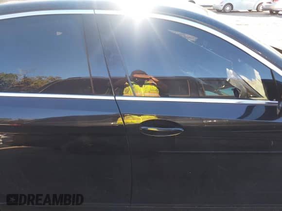 2019 BMW 5 Series 530e xDrive z VIN WBAJB1C58KB375764, wystawiony jako IAAI lot #40611361 z przebiegiem 45 895 mil mil oraz . Historia ofert i sprzedaży dostępna na DreamBid. Obrazek 13.