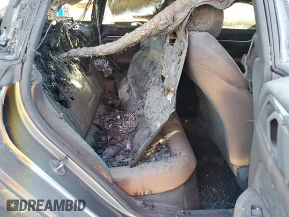 2025 BMW i4 eDrive40 z VIN WBY23HD0XSFU38127, wystawiony jako Copart lot #68134075 z przebiegiem Nie podano mil oraz Nie do naprawy • Non repairable. Historia ofert i sprzedaży dostępna na DreamBid. Obrazek 10.