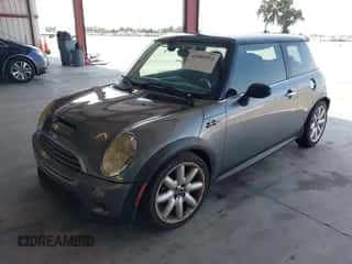 2004 MINI Hardtop S with VIN WMWRE33474TD80161, listed as a IAAI auction lot 42585952 with 132,158 mi miles and . Bid and sale history available at DreamBid. Image 2.