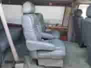 1996 Chevrolet Chevy Van с VIN 1GBFG15M5T1003423, выставлен на аукционе Copart как лот 67100225 с пробегом 137 459 миль миль и Списание • Salvage title. История ставок и продаж доступна на DreamBid. Изображение 11.