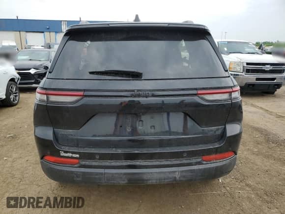 2024 Jeep Grand Cherokee Laredo z VIN 1C4RJHAG8RC231416, wystawiony jako Copart lot #60658475 z przebiegiem Nie podano mil oraz Czysty tytuł • Clean title. Historia ofert i sprzedaży dostępna na DreamBid. Obrazek 6.