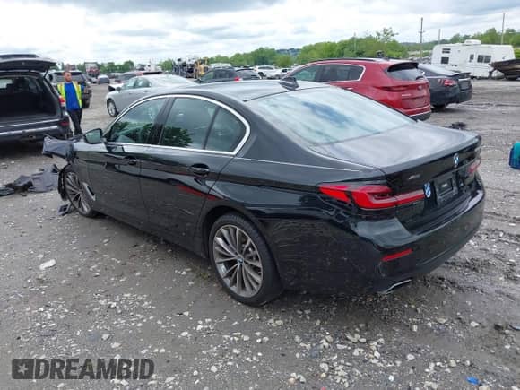 2023 BMW 5 Series 540i xDrive z VIN WBA73BJ05PWX92988, wystawiony jako IAAI lot #42378263 z przebiegiem 29 984 mil mil oraz . Historia ofert i sprzedaży dostępna na DreamBid. Obrazek 3.