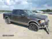2006 Ford F-150 XLT z VIN 1FTPW12546KB82536, wystawiony jako Copart lot #81040435 z przebiegiem 181 891 mil mil oraz Czysty tytuł • Clean title. Historia ofert i sprzedaży dostępna na DreamBid. Obrazek 4.