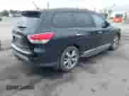 2014 Nissan Pathfinder S z VIN 5N1AR2MN9EC639927, wystawiony jako IAAI lot #42302918 z przebiegiem 181 477 mil mil oraz . Historia ofert i sprzedaży dostępna na DreamBid. Obrazek 4.