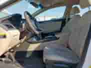 2015 Hyundai Sonata SE z VIN 5NPE24AF2FH144302, wystawiony jako Copart lot #81985855 z przebiegiem 215 222 mil mil oraz Czysty tytuł • Clean title. Historia ofert i sprzedaży dostępna na DreamBid. Obrazek 7.