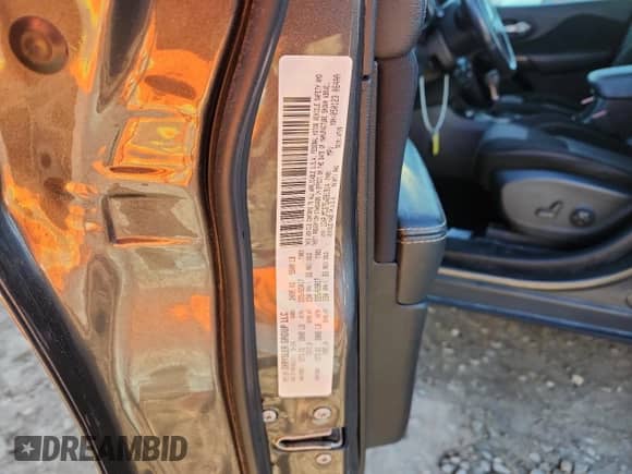 2014 Jeep Cherokee Latitude с VIN 1C4PJMCS7EW281914, выставлен на аукционе Copart как лот 86190915 с пробегом 155 009 миль миль и Списание • Salvage title. История ставок и продаж доступна на DreamBid. Изображение 12.