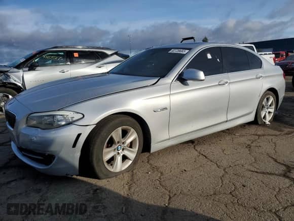 2013 BMW 5 Series 528i xDrive с VIN WBAXH5C59DDW15038, выставлен на аукционе Copart как лот 82726665 с пробегом Не указан миль и Чистый • Clean title. История ставок и продаж доступна на DreamBid. Изображение 1.