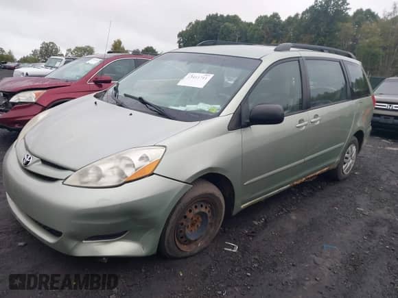 2010 Toyota Sienna CE z VIN 5TDKK4CCXAS303057, wystawiony jako IAAI lot #43411711 z przebiegiem 153 537 mil mil oraz . Historia ofert i sprzedaży dostępna na DreamBid. Obrazek 2.