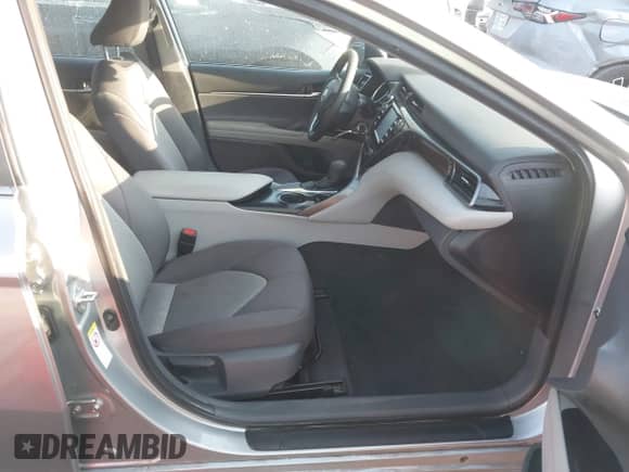 2019 Toyota Camry SE z VIN 4T1B11HK2KU693548, wystawiony jako IAAI lot #43352154 z przebiegiem 64 472 mil mil oraz . Historia ofert i sprzedaży dostępna na DreamBid. Obrazek 5.