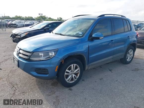 2017 Volkswagen Tiguan S с VIN WVGAV7AX6HW503871, выставлен на аукционе IAAI как лот 42372436 с пробегом 130 208 миль миль и . История ставок и продаж доступна на DreamBid. Изображение 18.