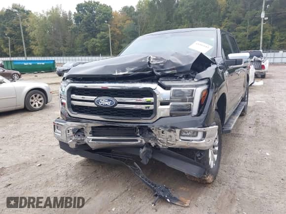 2024 Ford F-150 Lariat z VIN 1FTFW5L52RFA75628, wystawiony jako IAAI lot #43393183 z przebiegiem 15 578 mil mil oraz . Historia ofert i sprzedaży dostępna na DreamBid. Obrazek 6.