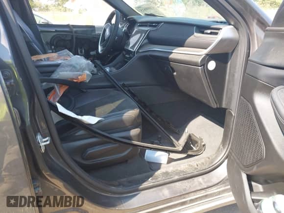 2024 Jeep Grand Cherokee Altitude with VIN 1C4RJKAG8R8553568, listed as a IAAI auction lot 43000815 with 19,344 mi miles and . Bid and sale history available at DreamBid. Image 5.