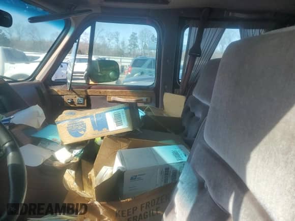 1993 Chevrolet Chevy Van с VIN 1GBEG25K3PF356235, выставлен на аукционе Copart как лот 75731034 с пробегом Не указан миль и Списание • Salvage title. История ставок и продаж доступна на DreamBid. Изображение 7.