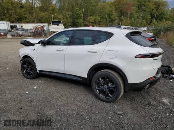 2024 Dodge Hornet R/T with VIN ZACPDFCW4R3A29148, listed as a Copart auction lot 75866194 with 558 mi miles and Salvage title. Bid and sale history available at DreamBid. Image 2.