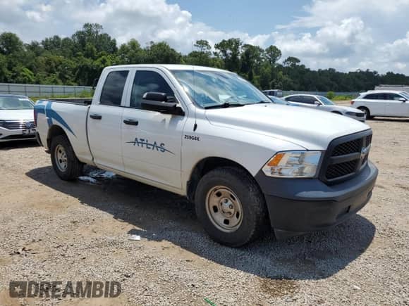 2022 Ram 1500 Tradesman z VIN 1C6RR6FG2NS153583, wystawiony jako Copart lot #67838195 z przebiegiem 77 285 mil mil oraz Czysty tytuł • Clean title. Historia ofert i sprzedaży dostępna na DreamBid. Obrazek 4.