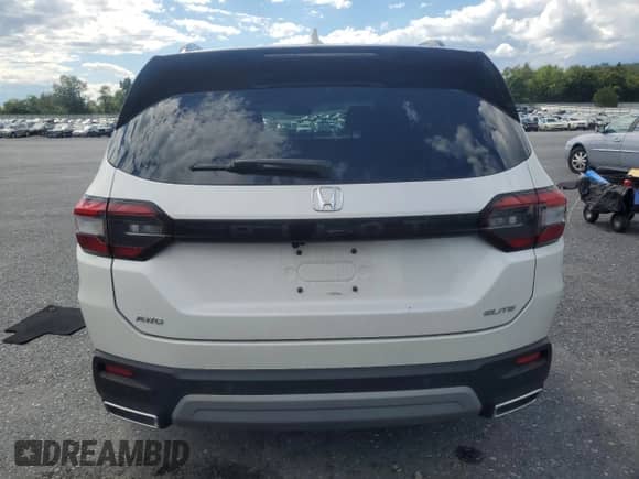 2024 Honda Pilot Elite with VIN 5FNYG1H85RB031712, listed as a Copart auction lot 70339915 with 47,356 mi miles and Salvage title. Bid and sale history available at DreamBid. Image 6.