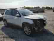 2017 Volkswagen Tiguan S с VIN WVGAV7AX6HK049404, выставлен на аукционе Copart как лот 69989865 с пробегом 93 717 миль миль и Списание • Salvage title. История ставок и продаж доступна на DreamBid. Изображение 4.