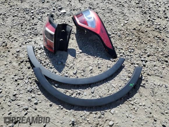 2017 Ford Escape SE с VIN 1FMCU9G94HUE51037, выставлен на аукционе Copart как лот 82643175 с пробегом 113 996 миль миль и Списание • Salvage title. История ставок и продаж доступна на DreamBid. Изображение 13.