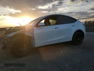 2022 Tesla Model Y Long Range с VIN 7SAYGDEE0NF385601, выставлен на аукционе Copart как лот 70197355 с пробегом 105 403 миль миль и Списание • Salvage title. История ставок и продаж доступна на DreamBid. Изображение 1.