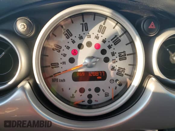 2006 MINI Hardtop with VIN WMWRC33536TK66138, listed as a Copart auction lot 81620335 with 128,877 mi miles and Salvage title. Bid and sale history available at DreamBid. Image 9.