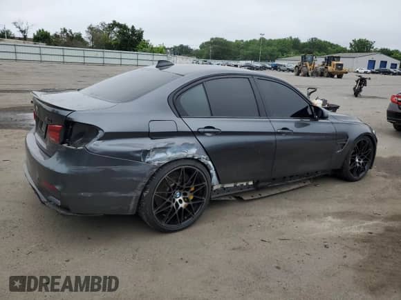 2017 BMW M3 z VIN WBS8M9C37H5G86176, wystawiony jako Copart lot #61449215 z przebiegiem 71 108 mil mil oraz Szkoda całkowita • Salvage title. Historia ofert i sprzedaży dostępna na DreamBid. Obrazek 3.