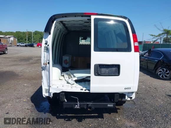 2024 Chevrolet Express Cargo with VIN 1GCWGAFP6R1216135, listed as a IAAI auction lot 42504089 with 4,362 mi miles and . Bid and sale history available at DreamBid. Image 6.
