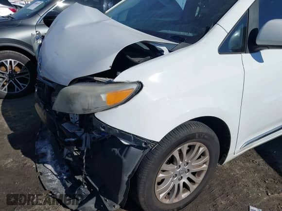 2013 Toyota Sienna XLE AAS with VIN 5TDYK3DC1DS341977, listed as a IAAI auction lot 41418311 with Not provided miles and . Bid and sale history available at DreamBid. Image 6.