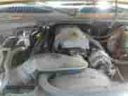 2000 Chevrolet Suburban LT z VIN 3GNFK16T4YG117106, wystawiony jako IAAI lot #42081547 z przebiegiem 301 204 mil mil oraz . Historia ofert i sprzedaży dostępna na DreamBid. Obrazek 12.
