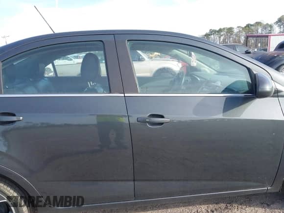 2019 Chevrolet Sonic Premier с VIN 1G1JF5SBXK4124358, выставлен на аукционе IAAI как лот 41724277 с пробегом 96 760 миль миль и . История ставок и продаж доступна на DreamBid. Изображение 13.