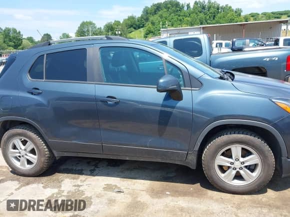 2021 Chevrolet Trax LT with VIN KL7CJPSM1MB375261, listed as a IAAI auction lot 42579323 with 84,161 mi miles and . Bid and sale history available at DreamBid. Image 14.