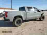 2024 Chevrolet Silverado 1500 Custom Trail Boss z VIN 3GCUDCE87RG219052, wystawiony jako Copart lot #56538995 z przebiegiem 22 030 mil mil oraz Szkoda całkowita • Salvage title. Historia ofert i sprzedaży dostępna na DreamBid. Obrazek 3.