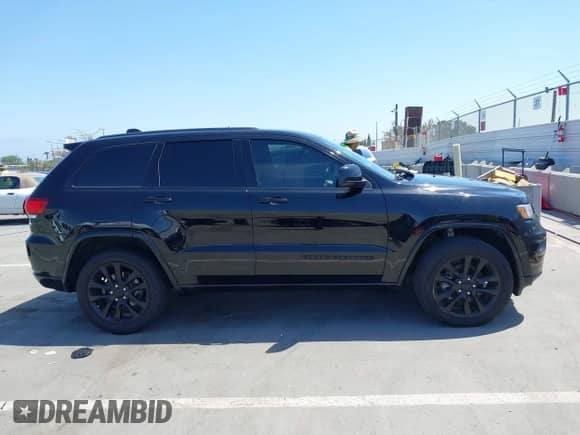 2017 Jeep Grand Cherokee 75th Anniversary z VIN 1C4RJEAG6HC956218, wystawiony jako IAAI lot #42353950 z przebiegiem 113 398 mil mil oraz . Historia ofert i sprzedaży dostępna na DreamBid. Obrazek 14.
