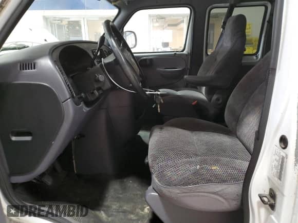 2000 Dodge Passenger with VIN 2B5WB35Z6YK149125, listed as a Copart auction lot 86195464 with 145,882 mi miles and Clean title. Bid and sale history available at DreamBid. Image 7.