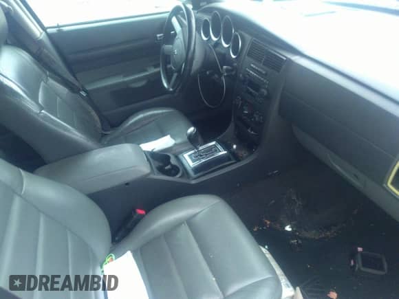 2005 Dodge Magnum SXT with VIN 2D8GZ48V65H538461, listed as a IAAI auction lot 36155852 with Not provided miles and . Bid and sale history available at DreamBid. Image 5.