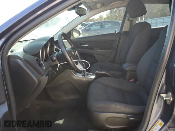 2013 Chevrolet Cruze 1LT z VIN 1G1PC5SB3D7235516, wystawiony jako Copart lot #89628425 z przebiegiem 91 156 mil mil oraz Szkoda całkowita • Salvage title. Historia ofert i sprzedaży dostępna na DreamBid. Obrazek 7.