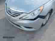 2014 Hyundai Sonata GLS z VIN 5NPEB4AC9EH910725, wystawiony jako IAAI lot #42262687 z przebiegiem 194 646 mil mil oraz . Historia ofert i sprzedaży dostępna na DreamBid. Obrazek 6.