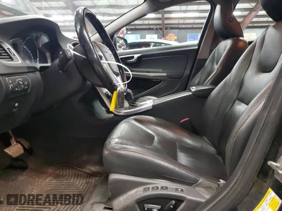 2015 Volvo S60 T5 Premier с VIN YV1612TB3F2315107, выставлен на аукционе Copart как лот 42019395 с пробегом 119 846 миль миль и Чистый • Clean title. История ставок и продаж доступна на DreamBid. Изображение 7.