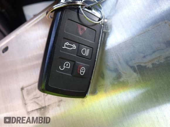 2021 Land Rover Range Rover Sport SVR z VIN SALWZ2RE8MA781806, wystawiony jako IAAI lot #42480226 z przebiegiem 38 073 mil mil oraz . Historia ofert i sprzedaży dostępna na DreamBid. Obrazek 11.