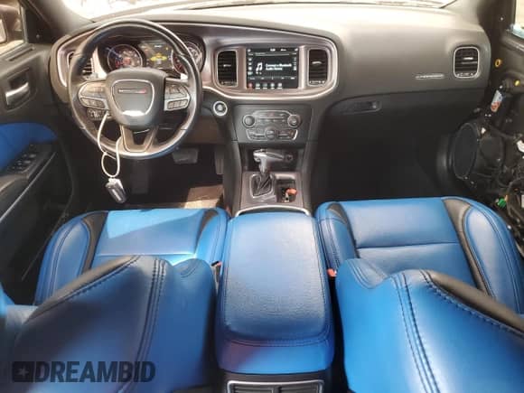 2020 Dodge Charger R/T z VIN 2C3CDXCT5LH162842, wystawiony jako Copart lot #86049425 z przebiegiem 61 142 mil mil oraz Szkoda całkowita • Salvage title. Historia ofert i sprzedaży dostępna na DreamBid. Obrazek 8.