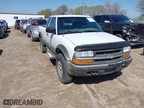 2002 Chevrolet S-10 LS с VIN 1GCCT19W028203315, выставлен на аукционе IAAI как лот 42074125 с пробегом 145 895 миль миль и . История ставок и продаж доступна на DreamBid. Изображение 1.