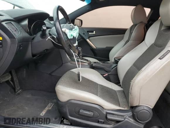 2013 Hyundai Genesis Coupe 2.0T z VIN KMHHT6KD8DU111757, wystawiony jako Copart lot #80217494 z przebiegiem 88 858 mil mil oraz Szkoda całkowita • Salvage title. Historia ofert i sprzedaży dostępna na DreamBid. Obrazek 7.